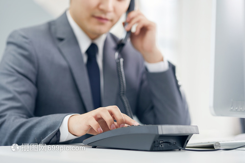 商务男士电话咨询的实操指南与注意事项